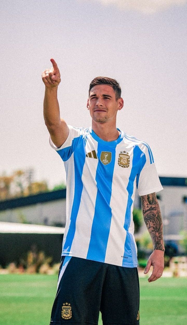 foto de la camiseta de la seleccion argentina