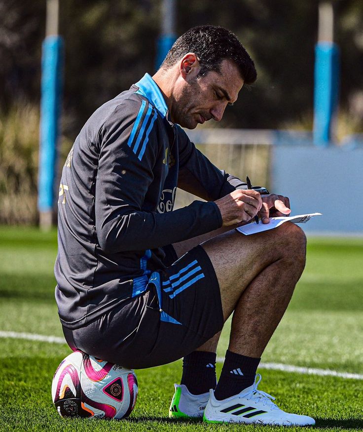 foto de lionel scaloni, el director tecnico de la seleccion argentina